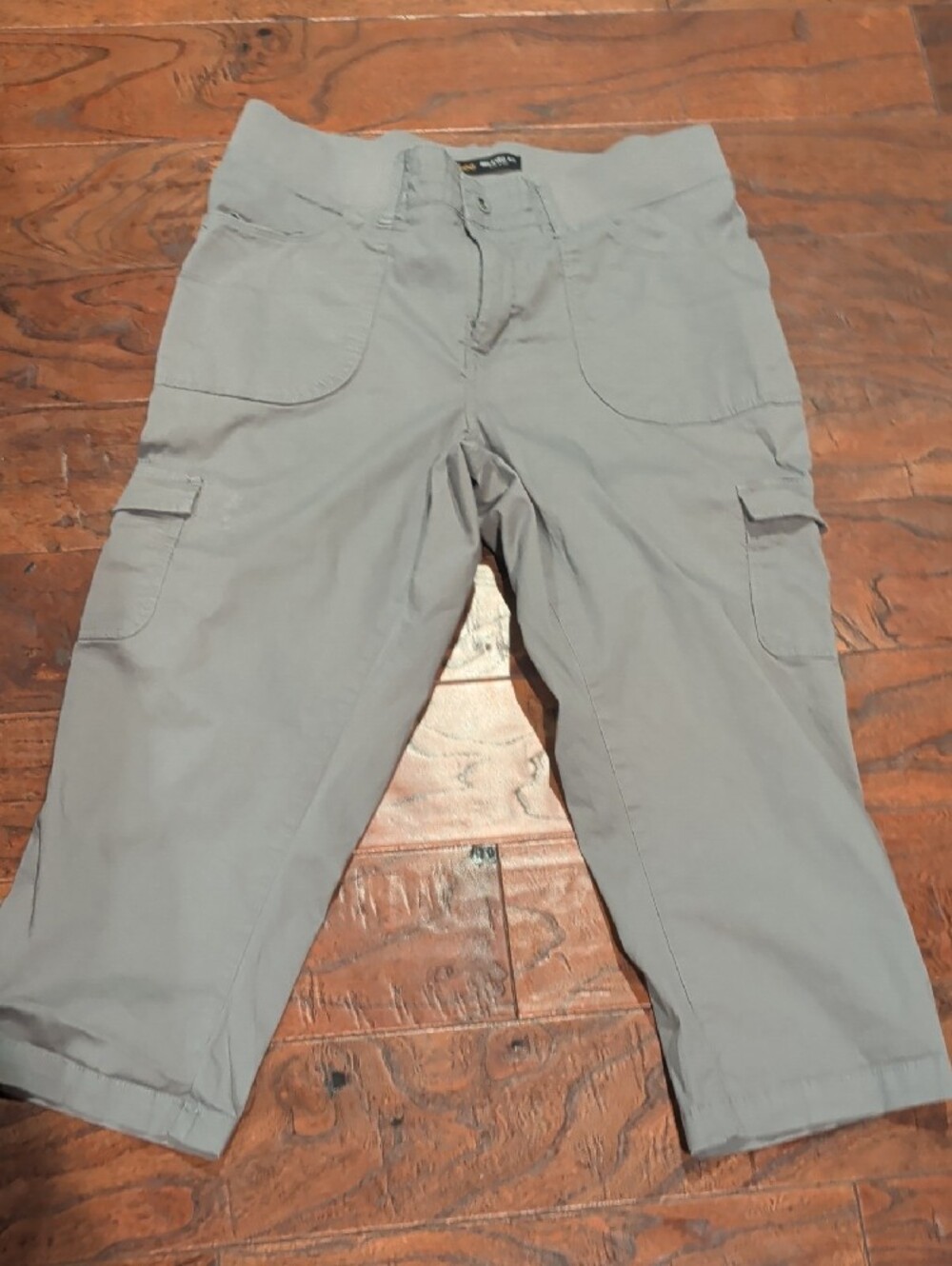 Lee Women's Light Gray Cropped Cargo Capris - Picture 5 of 7
